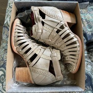 Freebird by Steven Wazee beige multi boots